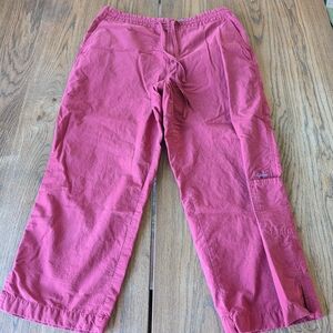 Columbia Women's Red Cropped Pant Capri Size M Button/Zipper Closure Lightweight